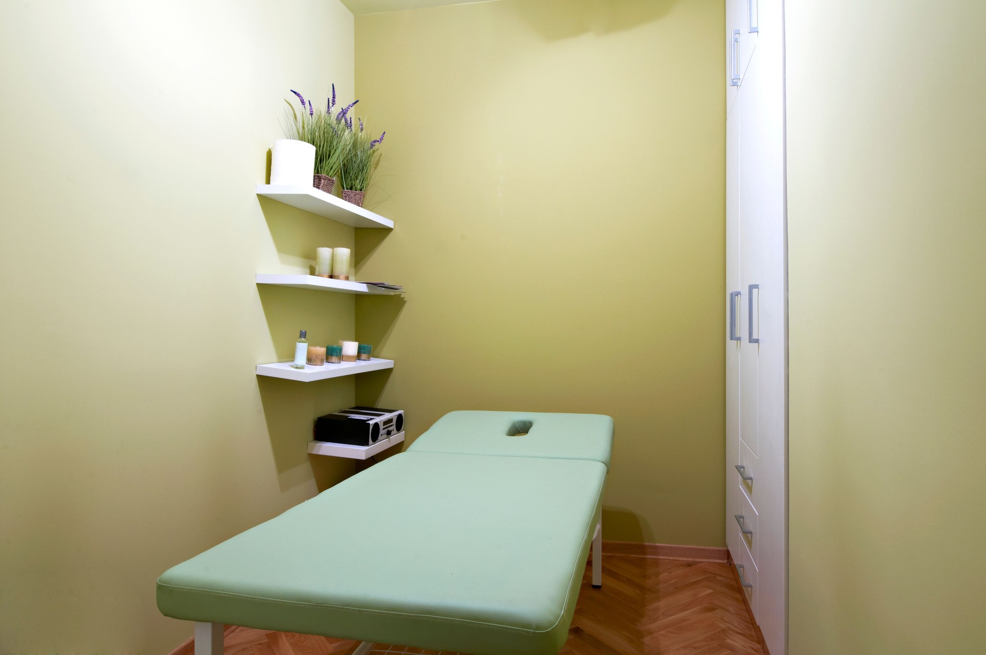 Massage table